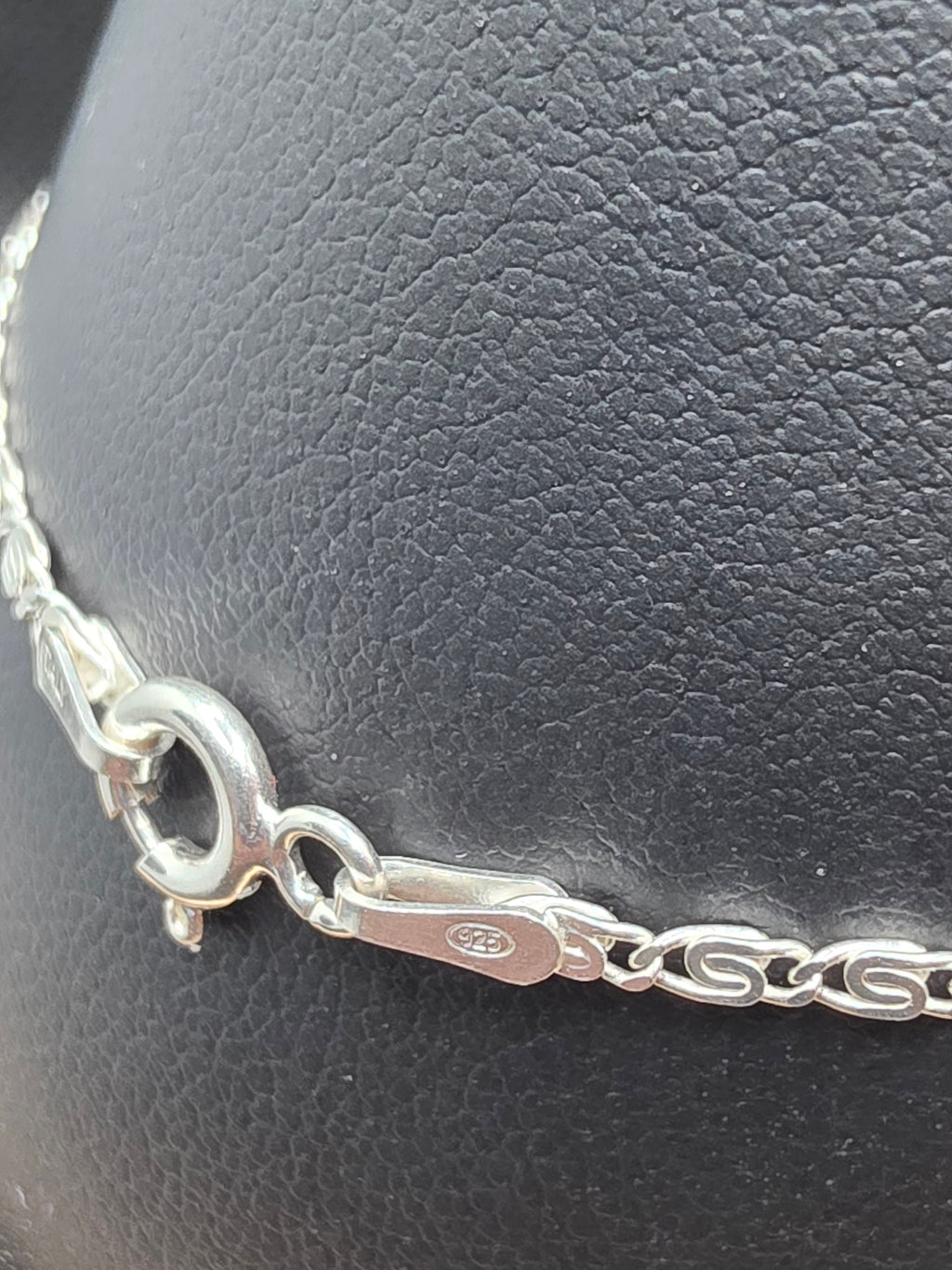 Pulsera tipo ancla.