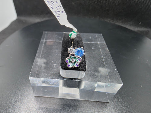 Anillo Floral de Plata con Zafiro Azul y Detalles en Esmalte