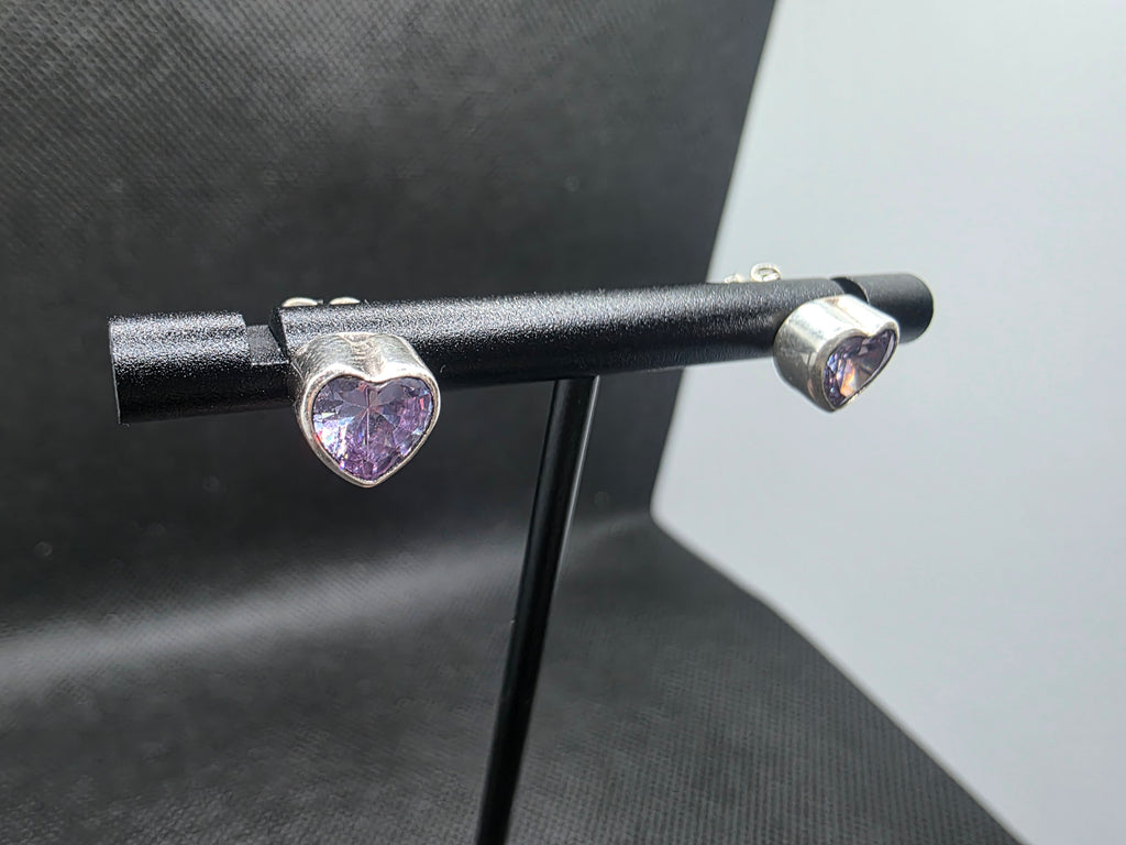 Aretes de Botón Corazón Púrpura en Plata Esterlina ✨